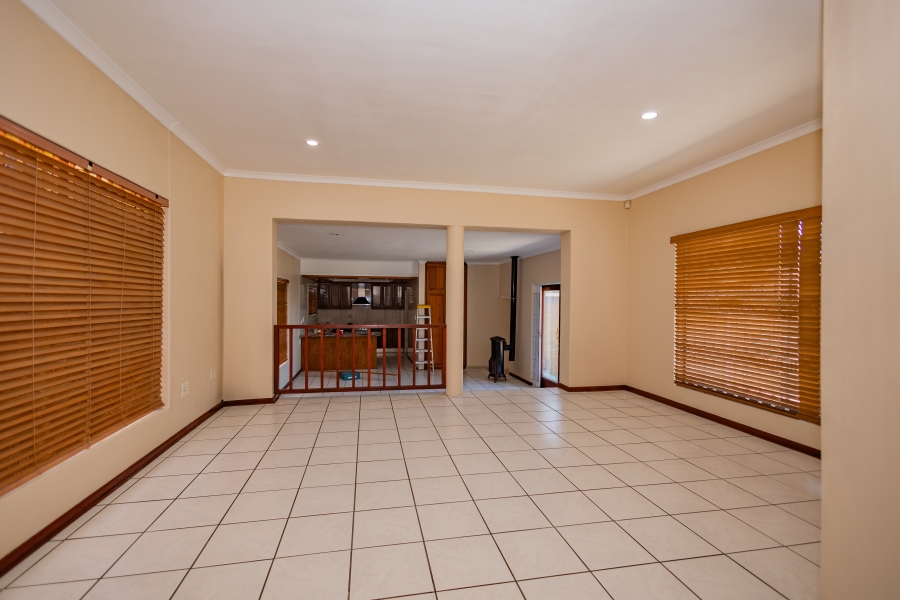 To Let 3 Bedroom Property for Rent in Loevenstein Western Cape